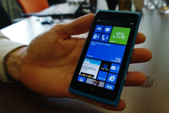 搭载微软Windows Phone 7.8系统的诺基亚Lumia手机